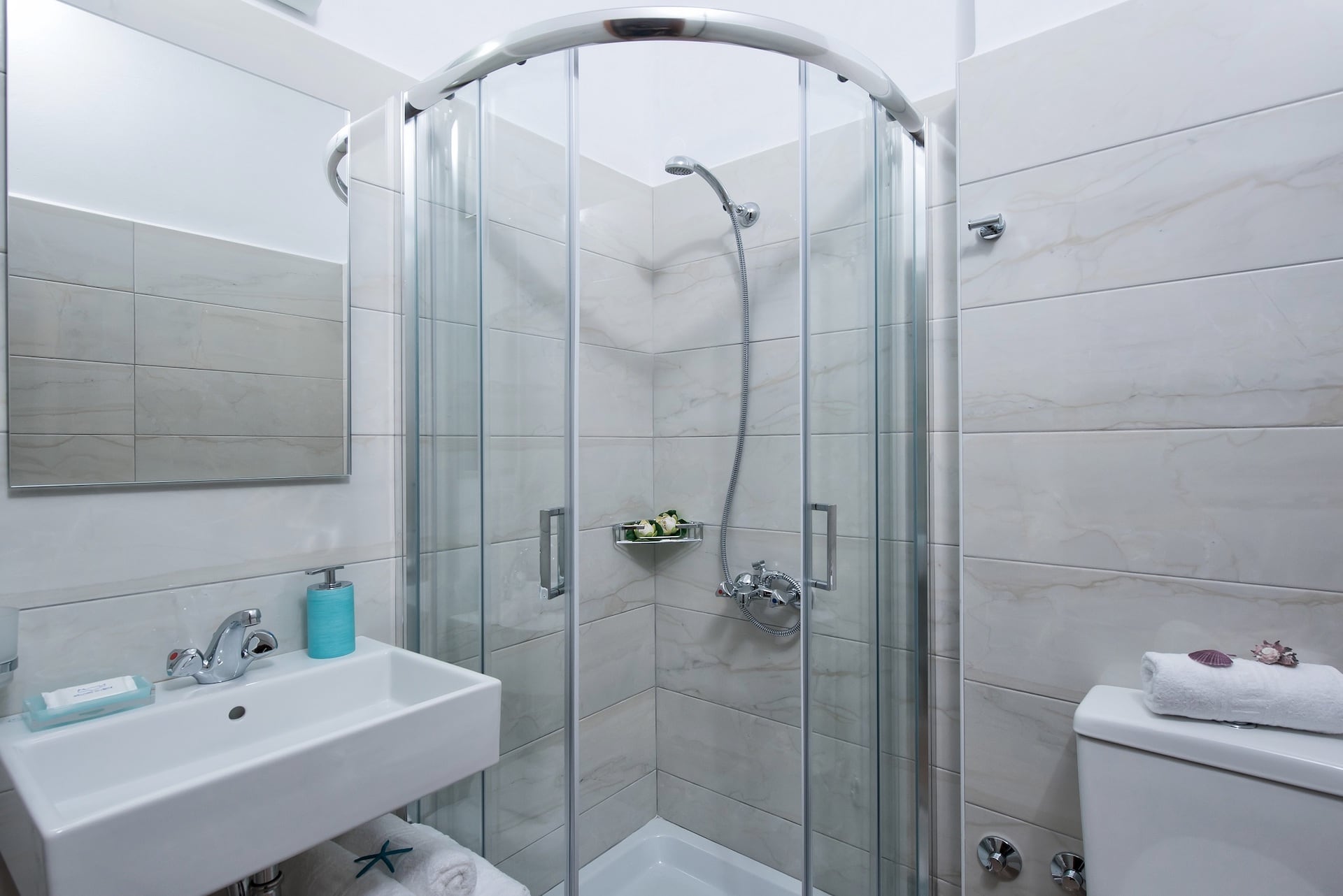Bathroom Shower - Floral Hotel